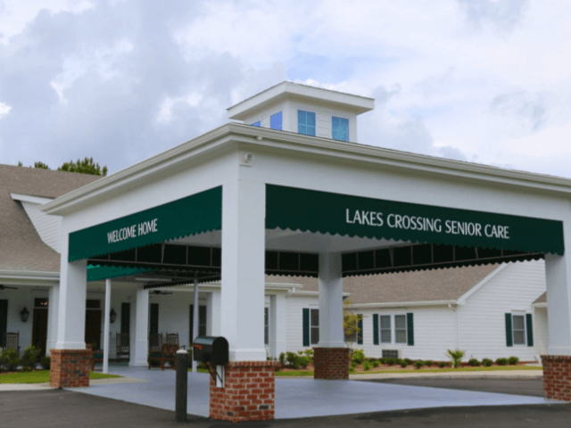 LAKES CROSSING SENIOR CARE Assisted Living Home Image in KINGSLAND, GA